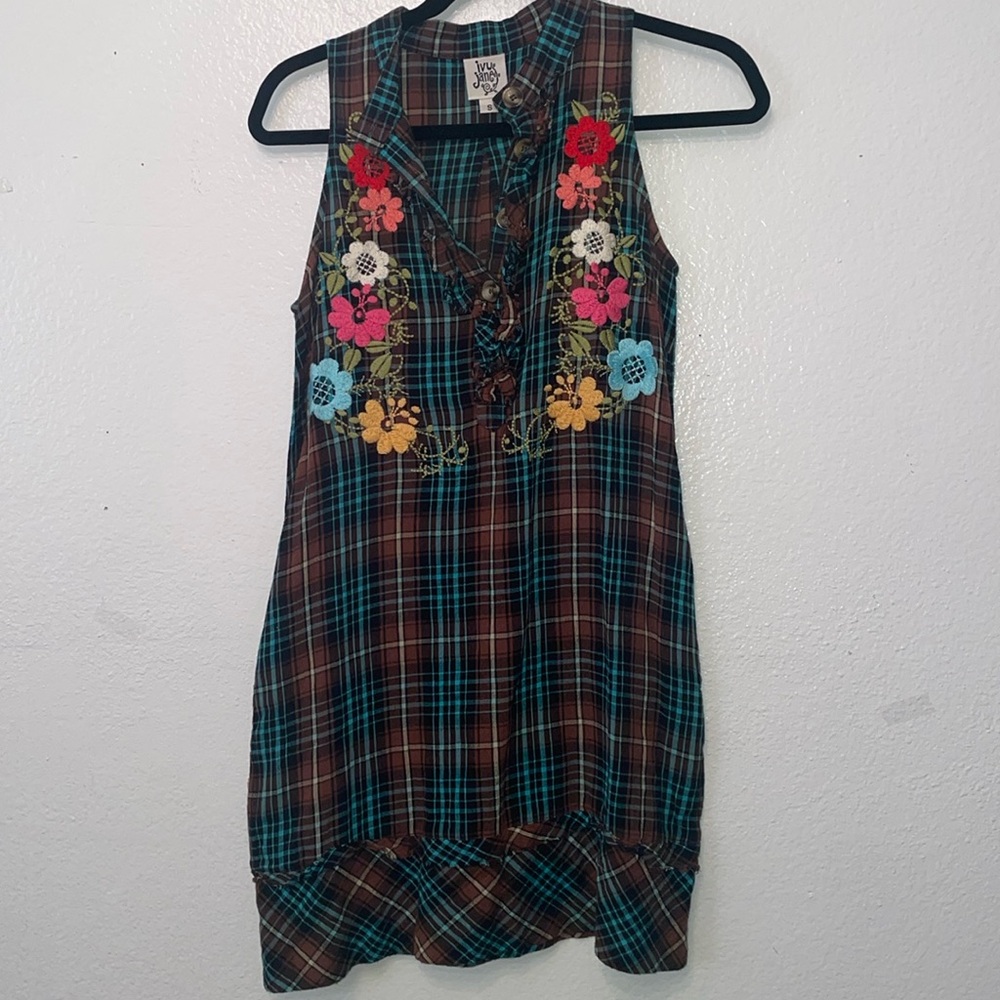 Small tunic/dress by Ivy Jane. Ruffle button front/ cotton/ great condition